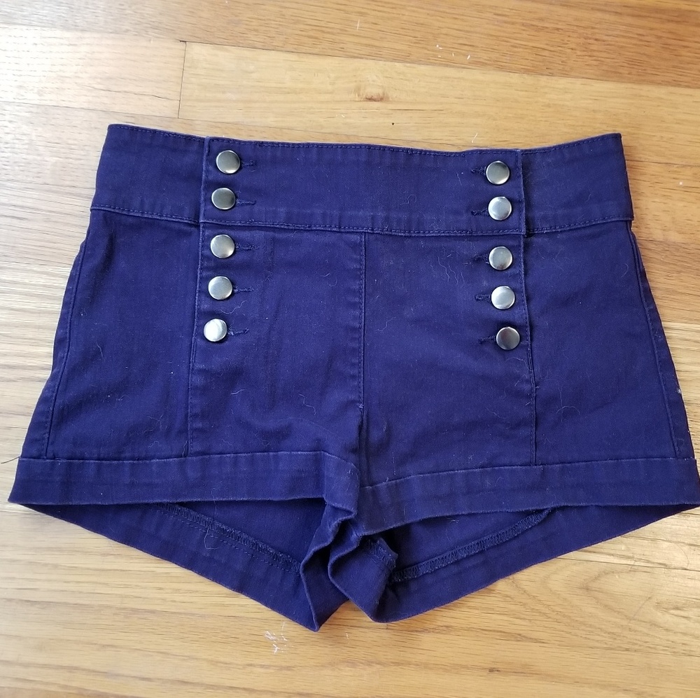 DONATING TOMORROW - FOREVER 21 High Rise Shorts